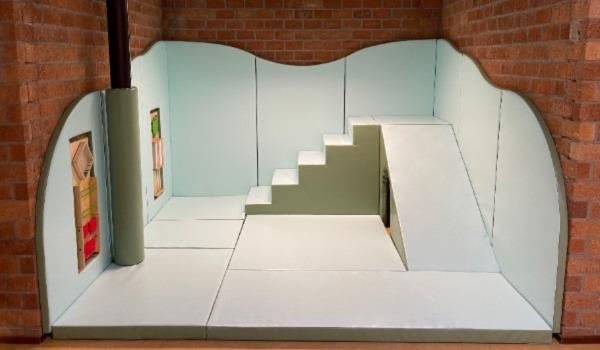 SOFTPLAY-ECKE MIT WEICHEM BODEN- UND WANDPOLSTERUNG  